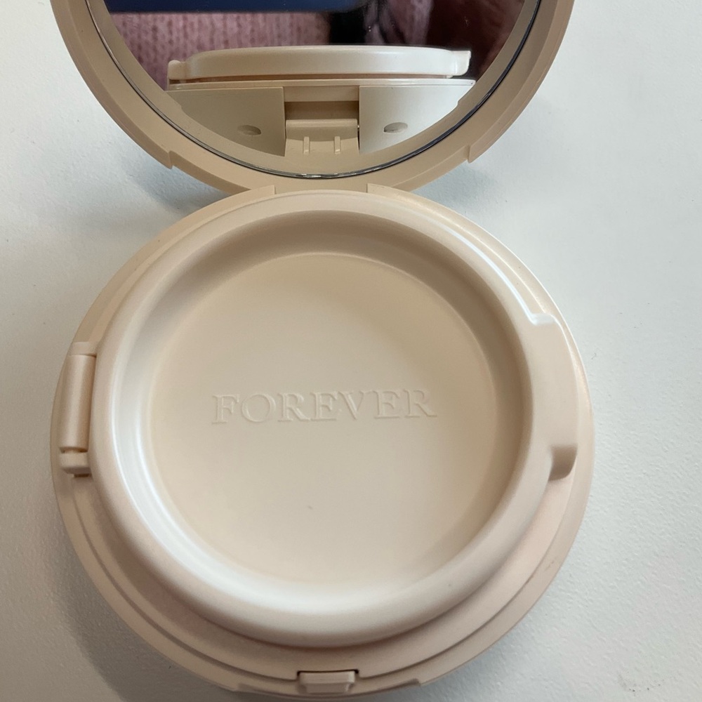 Dior cushion powder light shade - Picture 7 of 9
